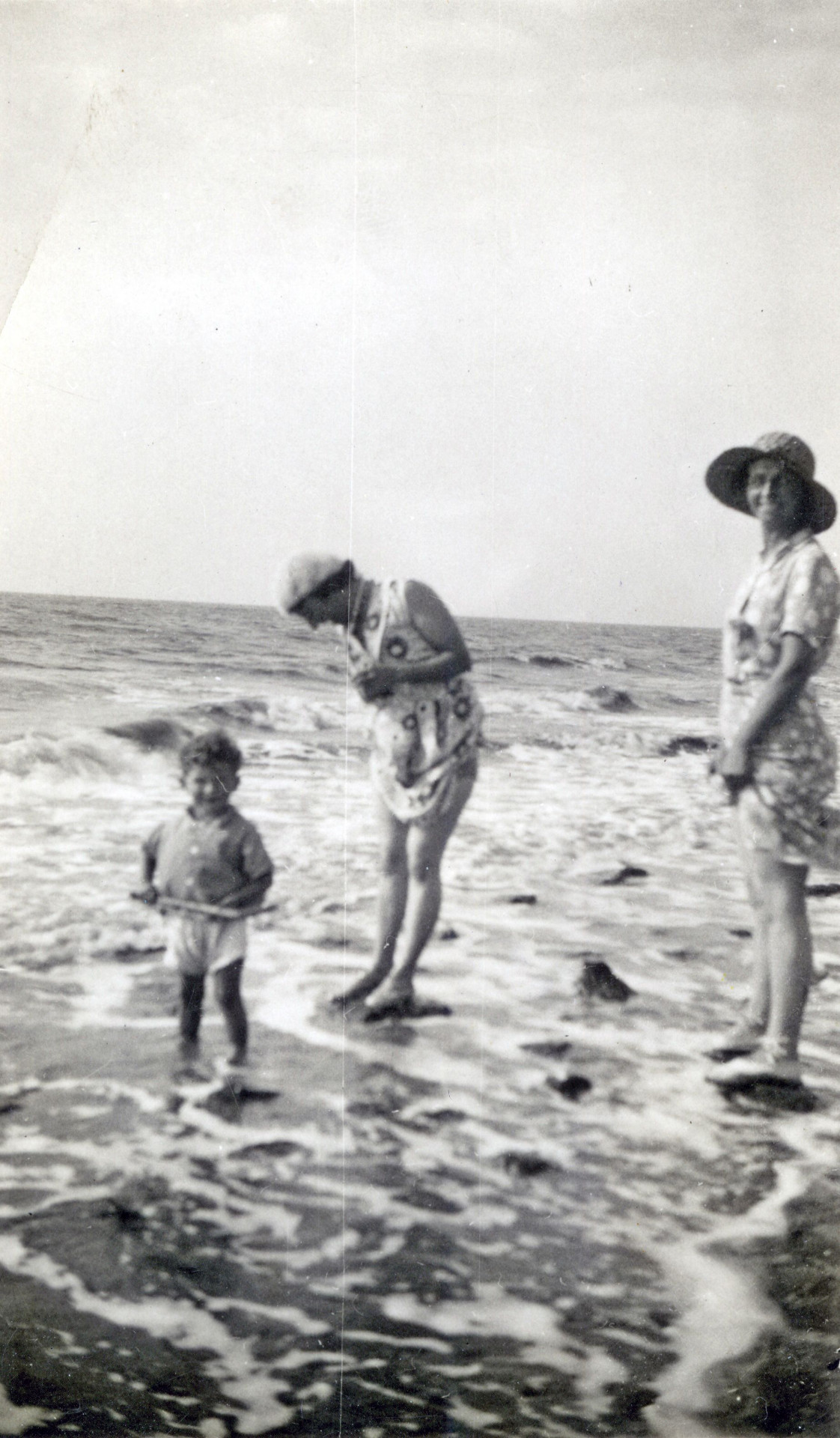 Objets de mémoire familiale disposés avec soin