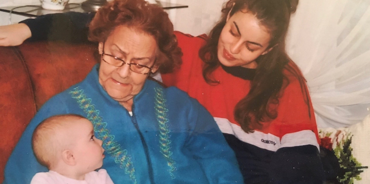 Camille avec sa grand-mère Thérèse